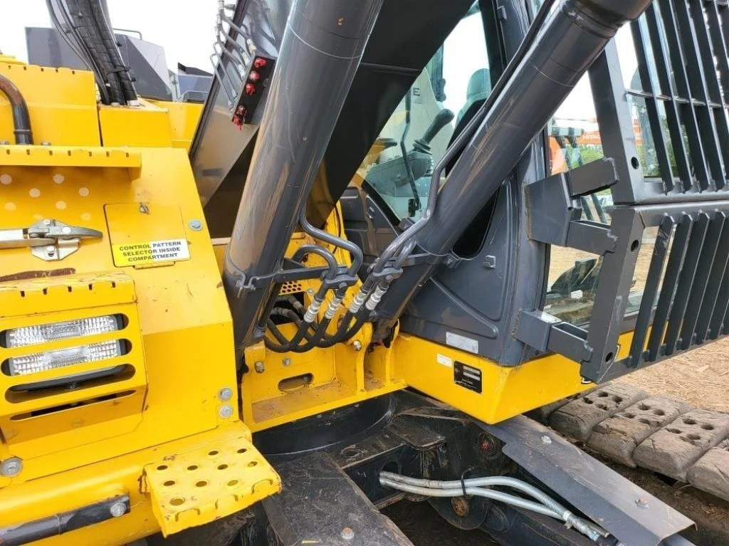 Caterpillar Backhoe Loader | Cabbed Backhoe Rental