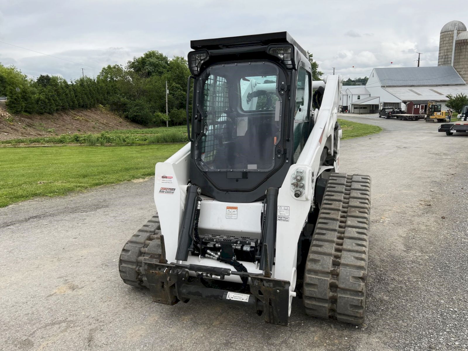 LayMor SweepMaster 400 | Cabbed sweeper