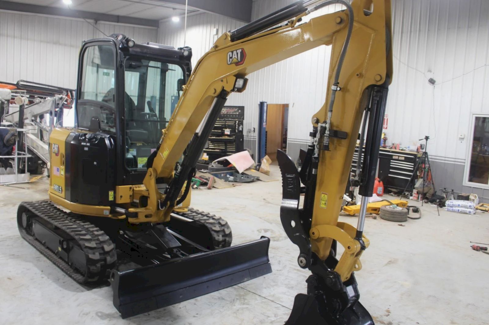 Caterpillar Backhoe Loader | Cabbed Backhoe Rental